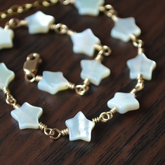 Mother of Pearl Star Bracelet in Gold or Silver - Made in Canada - Picture 8 of 10